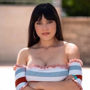 Meet your Posher, Leslie